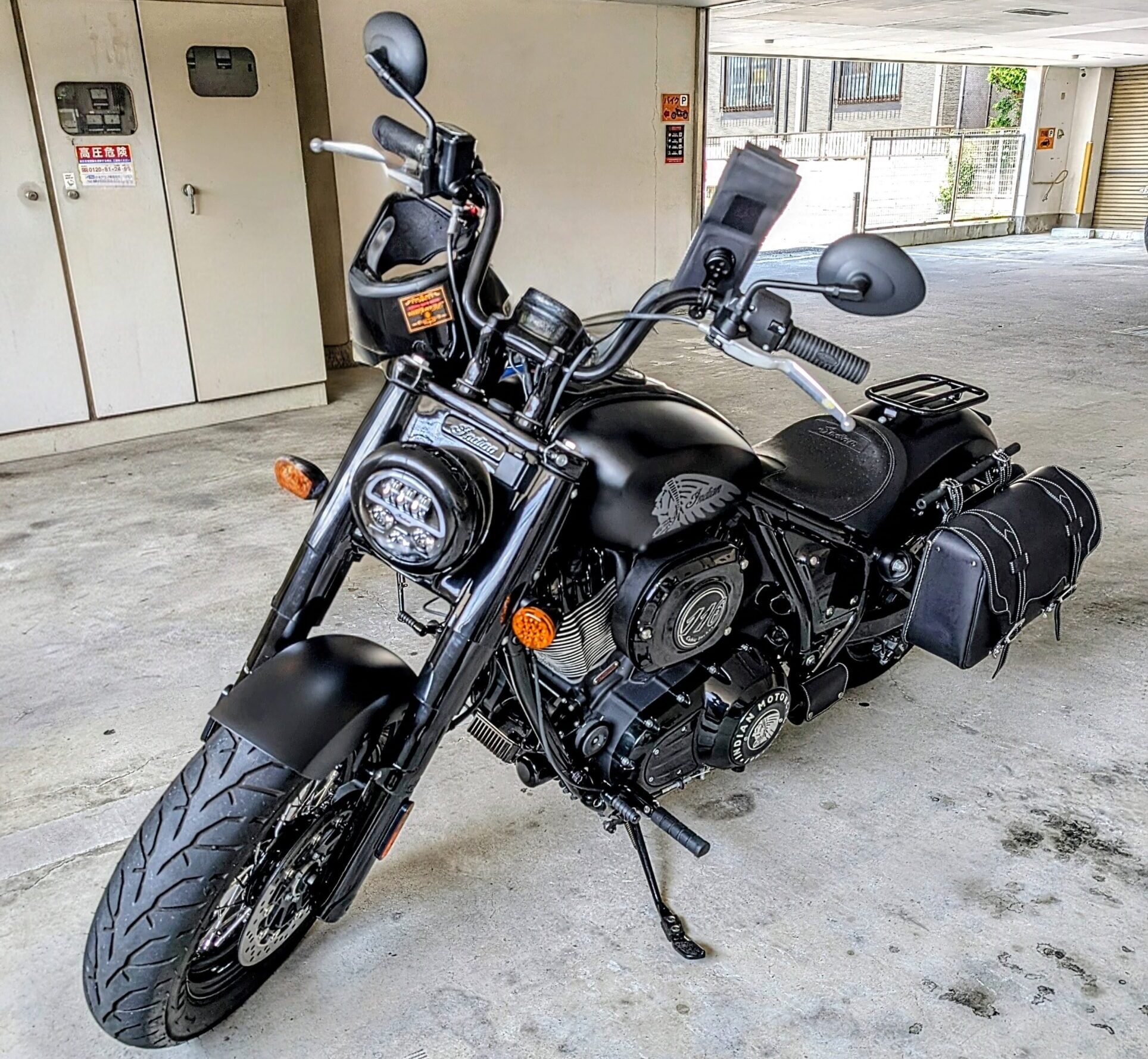 Indian Chief Bobber Dark HorseとDeger SB-22